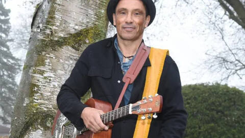 Busker with Guitar in Newmarket