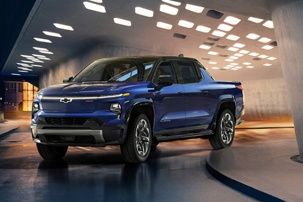 Blue chevrelet Siverado truck