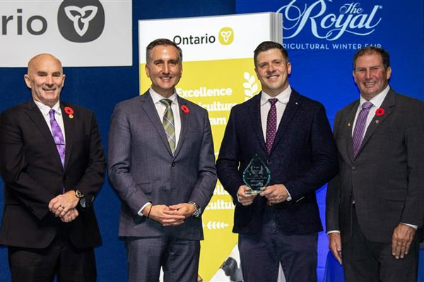 Haven Greens receiving award